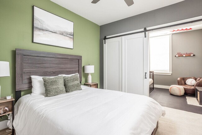 Building Photo - 1616 Pleasant St