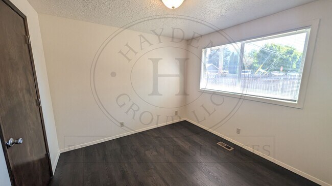 Building Photo - 3134 Brittany Dr