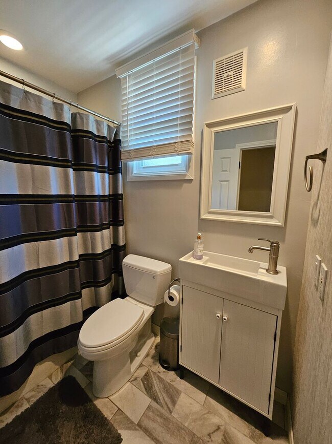 Building Photo - COMING SOON- Charming Single Family Home with Pool in Burbank