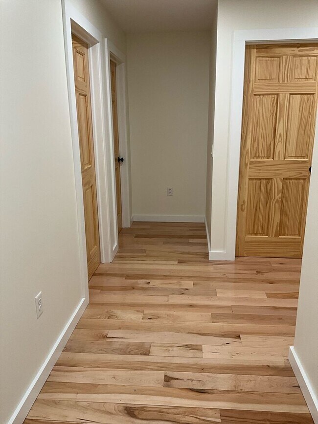 Building Photo - 90 Elm St