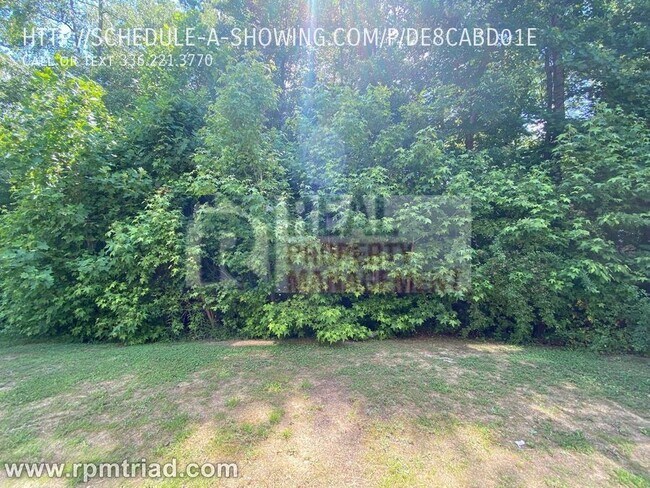 Building Photo - 3 Bedroom / 2.5 Bath Home Available Now!