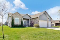 Building Photo - Living in Luxury