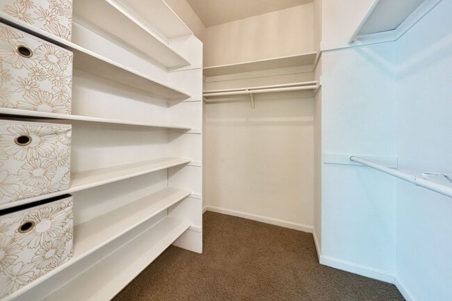 Building Photo - Charming 3-Bed Home in Prime Folsom Locati...