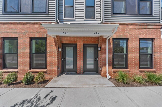 Building Photo - 500 Willow St