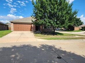 Building Photo - 700 Swan Dr