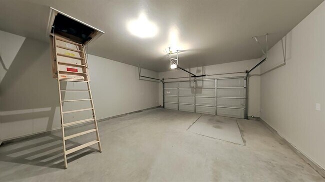 Building Photo - 7001 Elk Canyon Rd