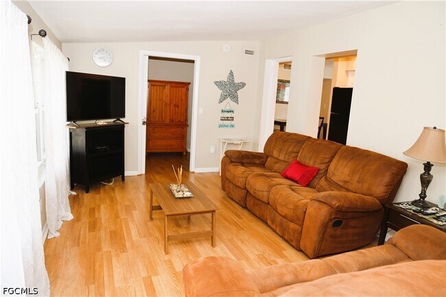 Building Photo - 21380 Edgewater Dr