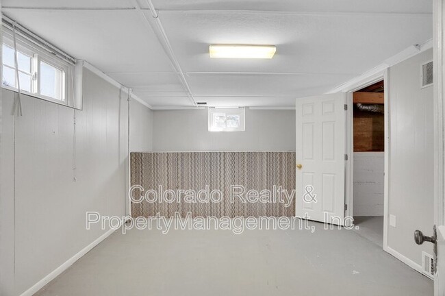 Building Photo - 1405 15th Ave