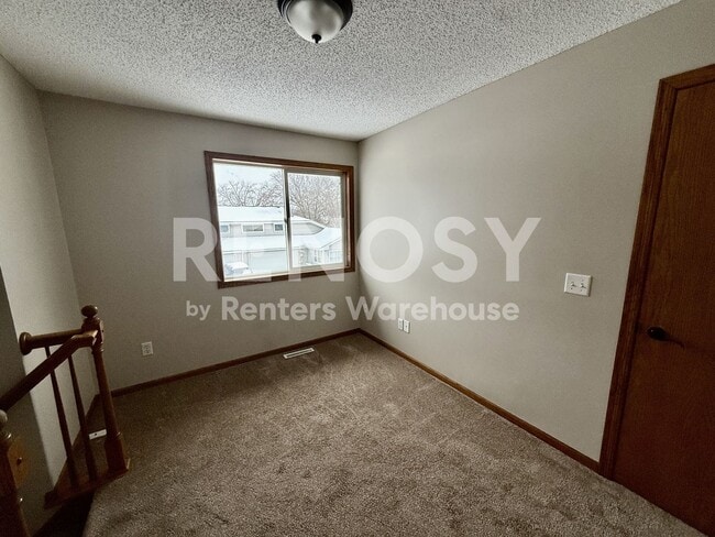 Building Photo - 6762 Gretchen Ct N