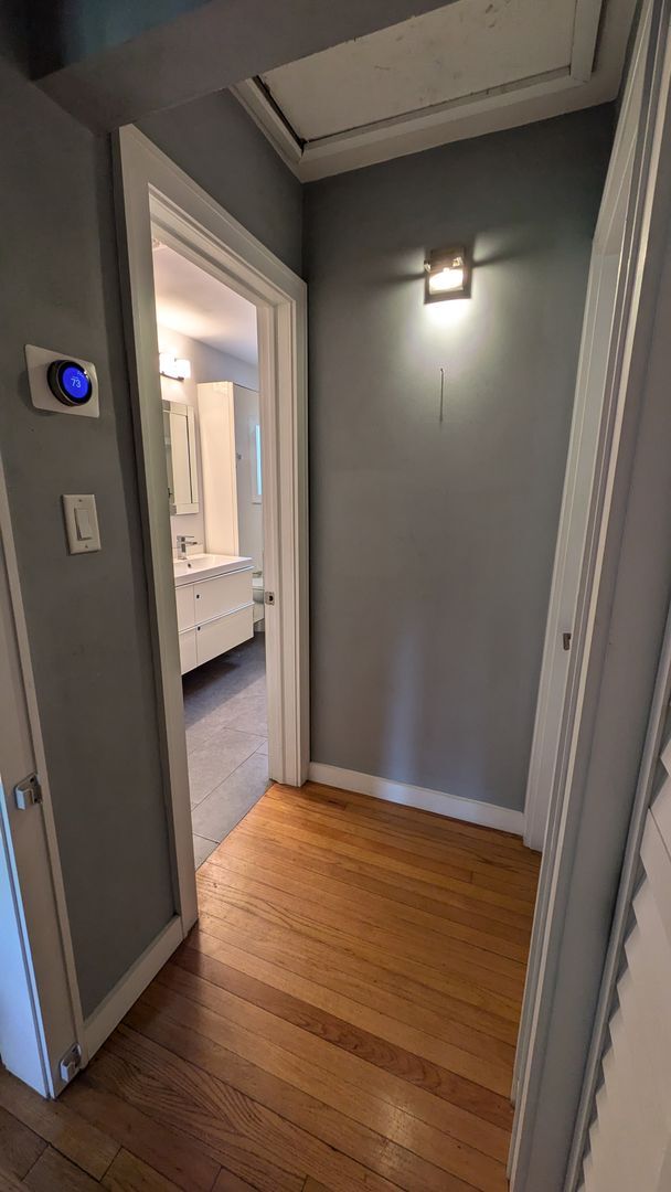 Building Photo - Charming two bedroom one bath cottage with...