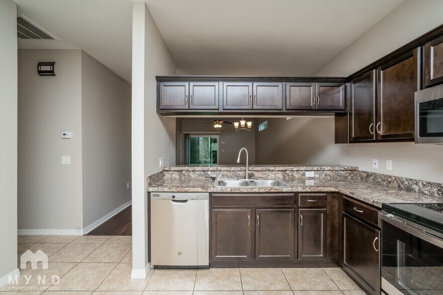 Building Photo - 7951 Harbor Bridge Blvd