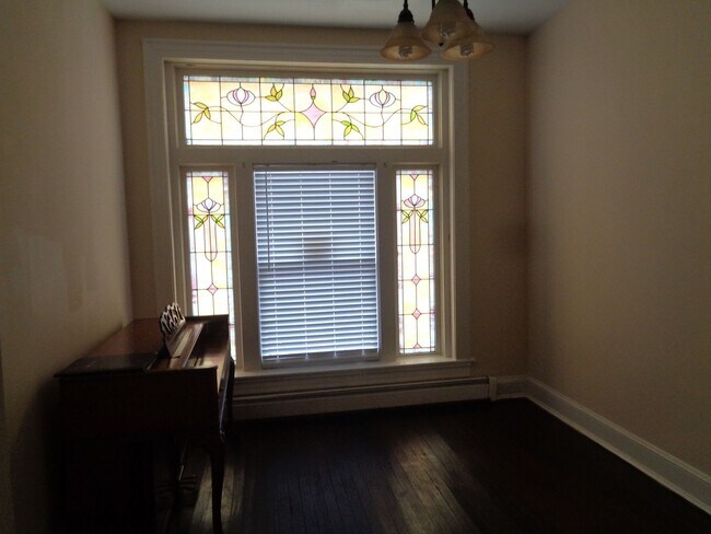 Building Photo - 3403 Bank St