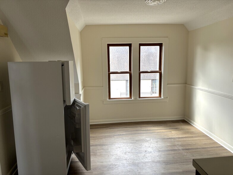 Building Photo - 1310 Stanley St