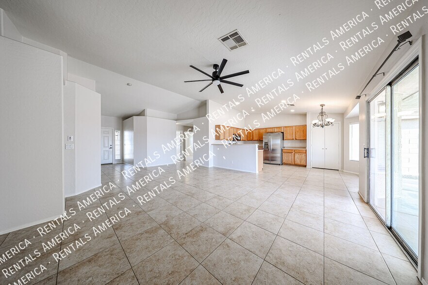 Building Photo - 4819 E Whitehall Dr