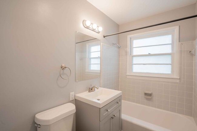 Building Photo - Charming Newly Renovated 3-Bedroom Home in...