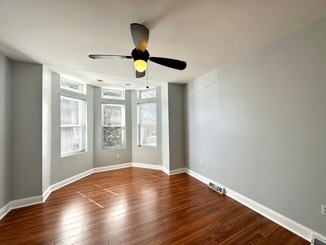 Building Photo - Charming 3 Bedroom/2.5 Bathroom Townhome in Hampden!