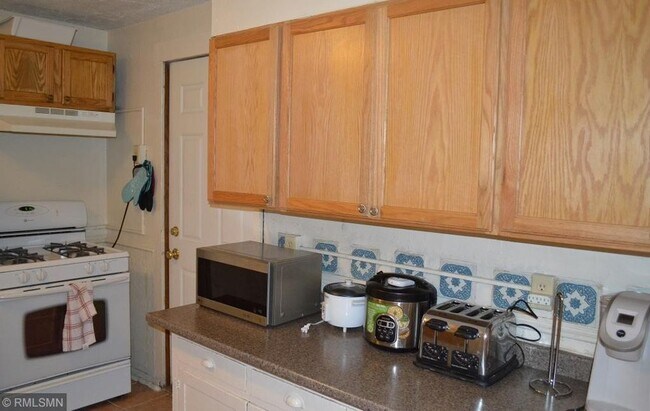 Building Photo - 221 7th Ave S