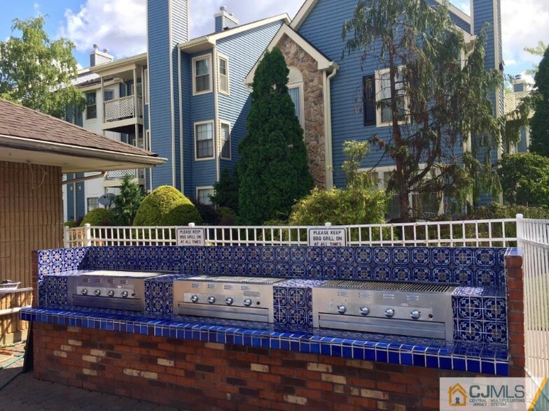 Building Photo - 117 Longfield Ct