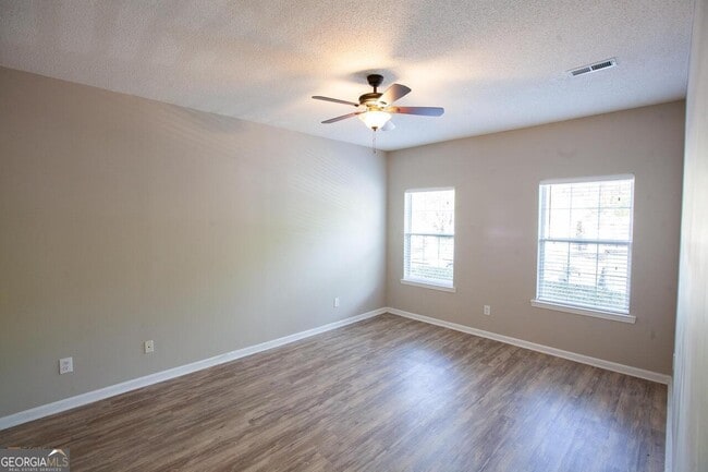 Building Photo - 1703 Ridgefield Dr