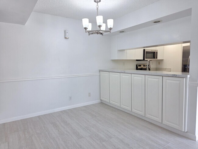 Building Photo - 3888 Victoria Dr