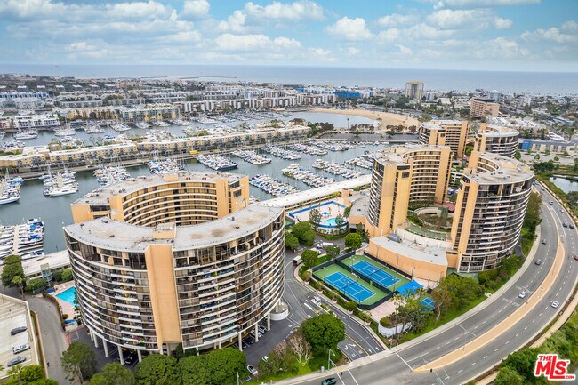 Building Photo - 4265 Marina City Dr