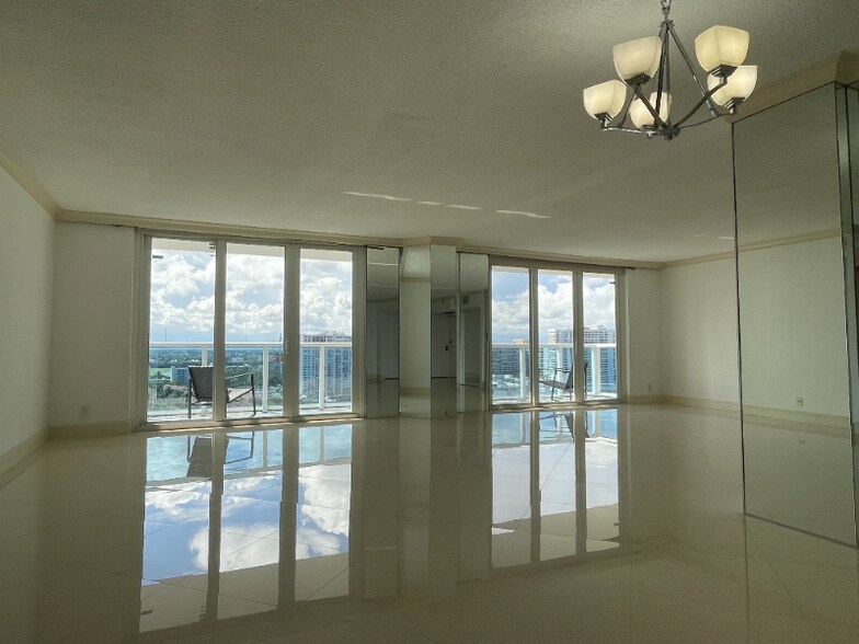 Building Photo - 3800 S Ocean Dr