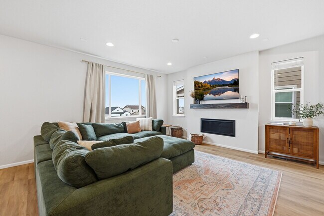 Building Photo - 5765 Mammoth Ln