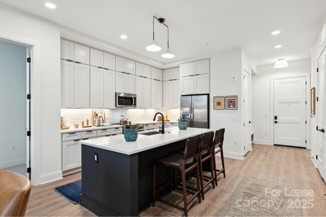 Building Photo - 14020 Stream Wy