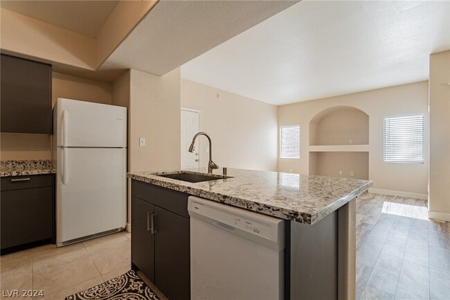 Building Photo - 8250 N Grand Canyon Dr