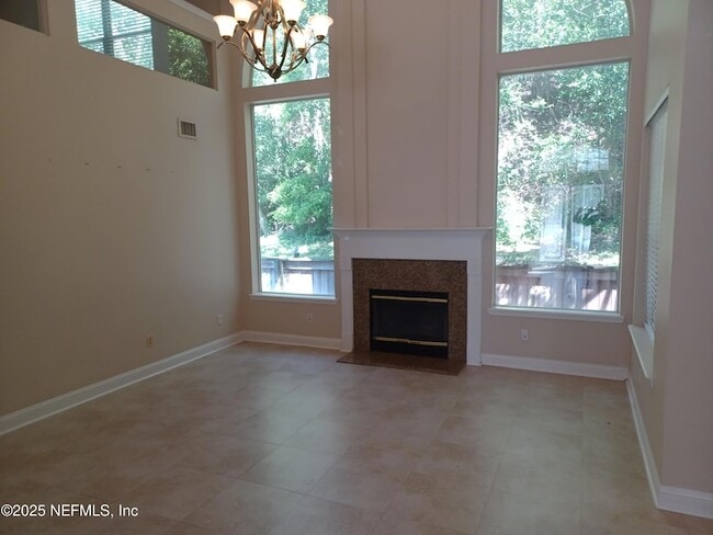 Building Photo - 4463 Ecton Ln E