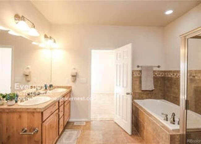 Building Photo - Spacious 2-Bedroom Condo with Fireplace, B...