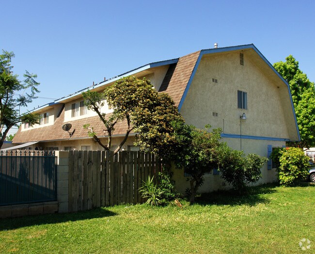 Primary Photo - 950 N Sacramento Ave