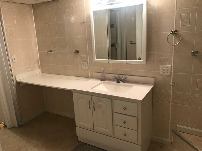 Bath 2 - 6012 Donlar St