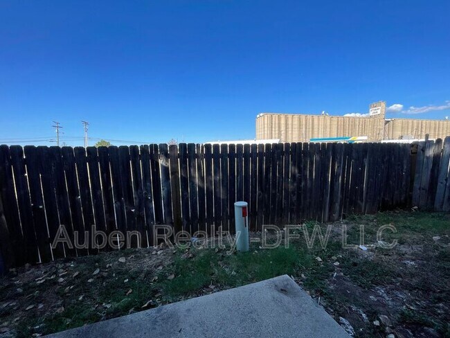 Building Photo - 121 Cambridge Dr