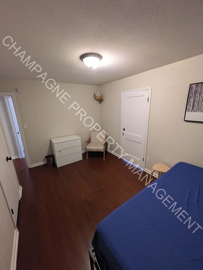 Building Photo - Single Family Home in KC