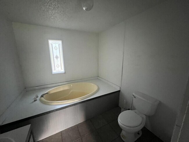 Building Photo - 5135 N Western Dr