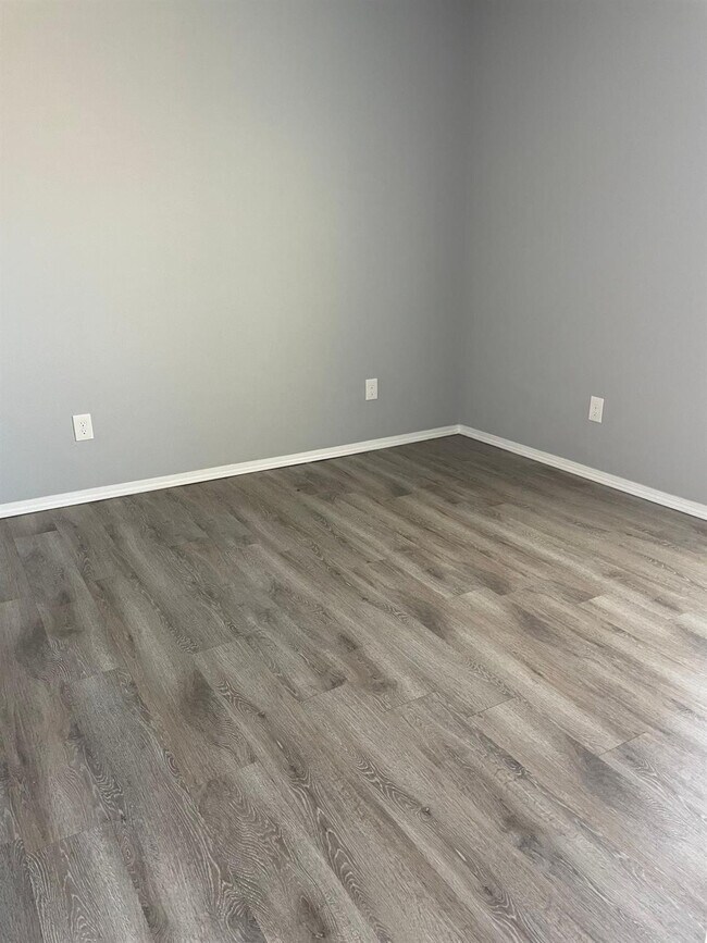 Building Photo - 1303 N Colton Ave