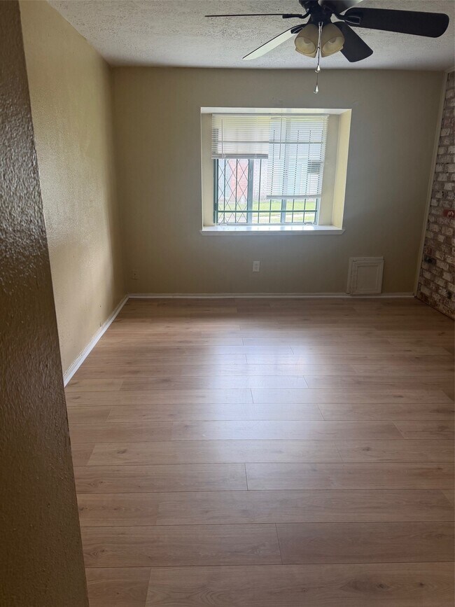 Building Photo - 6957 Chasewood Dr