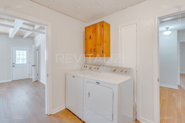 Building Photo - 3 Bed 2 Bath Gem in Midtown Mobile!!