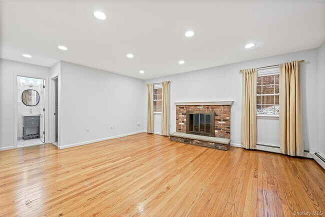 Building Photo - 11 Orchard Cir