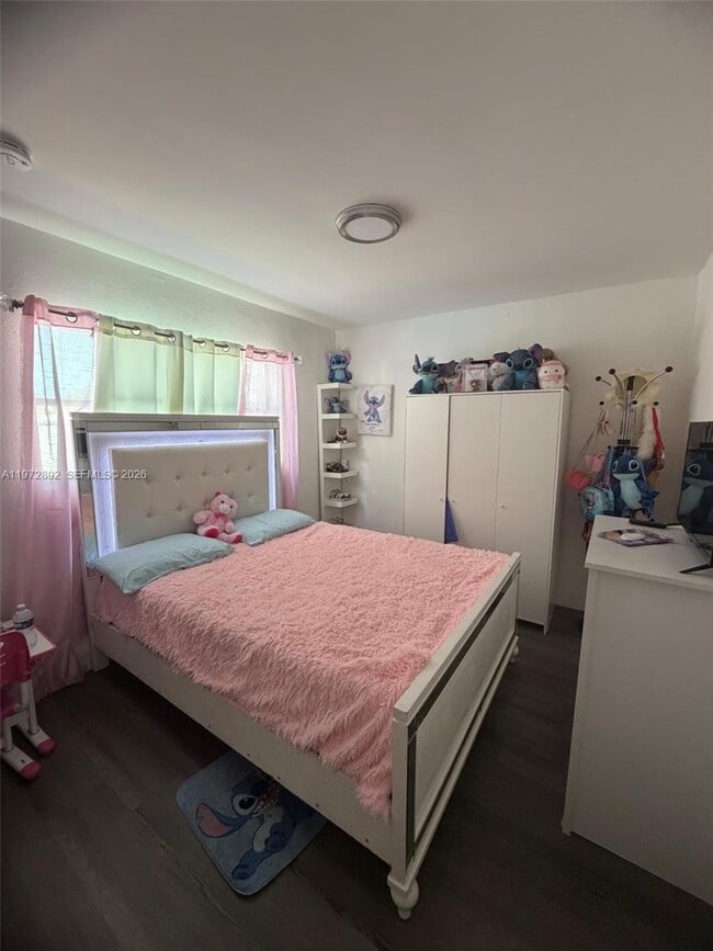 Building Photo - 331 NW 39th Ave