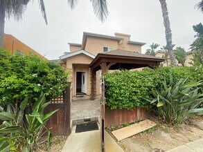 Building Photo - Spacious 3-bedroom, 3-bath townhome in the...