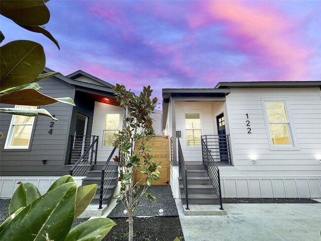 Building Photo - 122 E 31st St