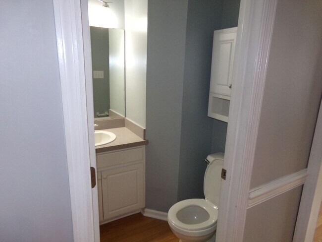 Building Photo - Beautiful 2 story home located on a cul-de-sac