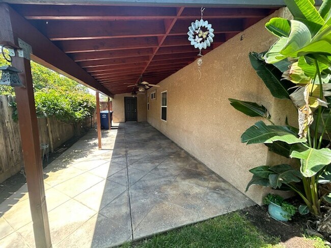 Building Photo - Beautiful 3 Bedroom 2 Bathroom in Farmersville!!