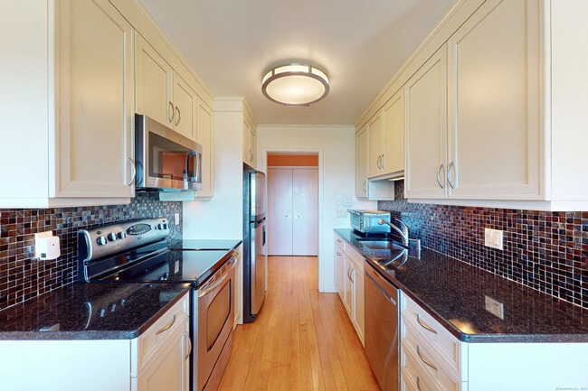 Building Photo - 61 Seaview Ave