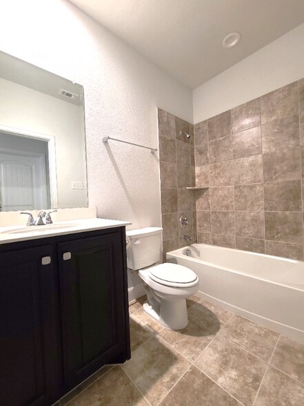 Building Photo - 6825 St Andrews Dr