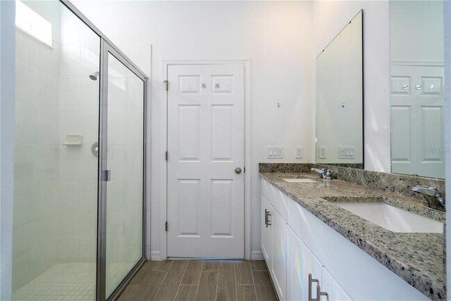 Building Photo - 2337 Treasure Hill St