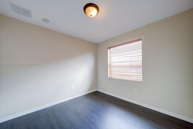 Building Photo - 5035 SW 155th Ave