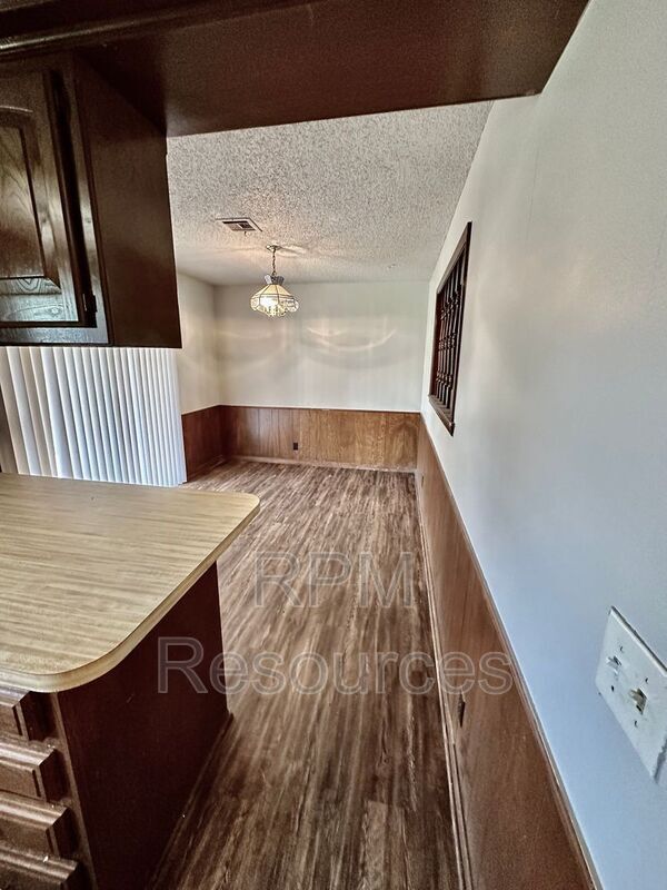 Building Photo - 1000 Juno Cir